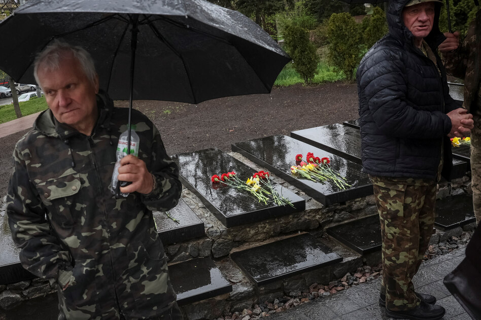 +++ Nachrichten im Ukraine-Krieg +++: Selenskyj wirft Russland „nuklearen Terrorismus“ vor