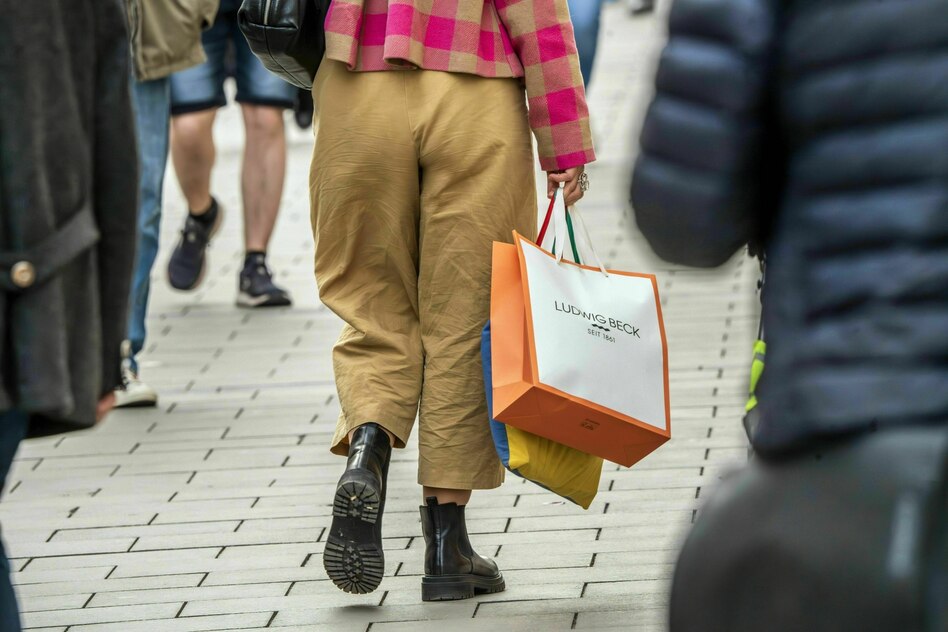 Folgen des Irankriegs: Spritflation drückt auf Kauflaune