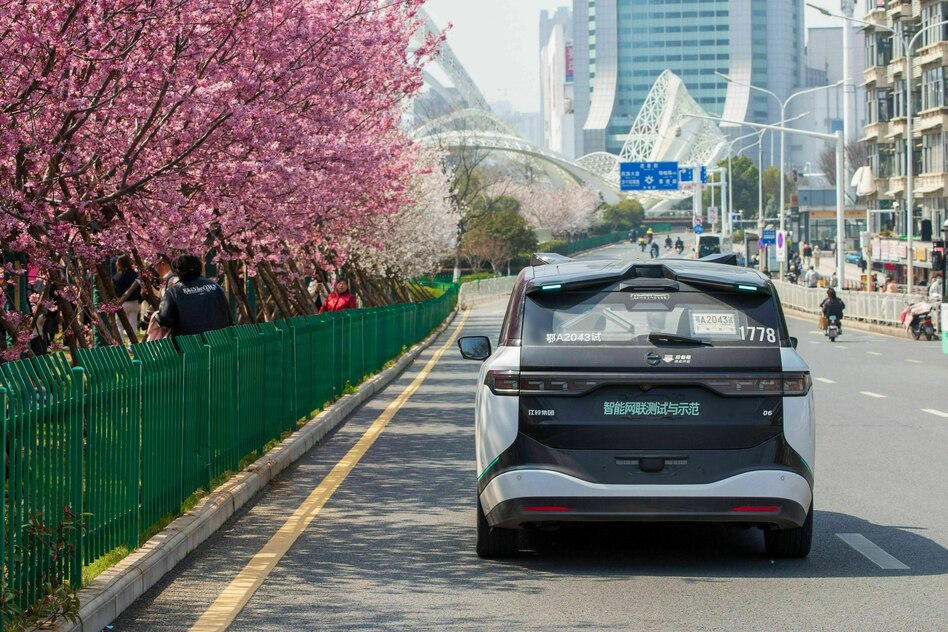 Autonomes Fahren in China: Als die Robotaxis plötzlich stehen blieben