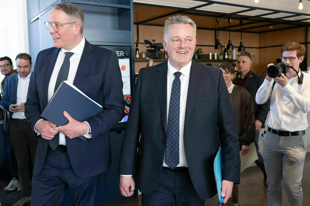 CDU und SPD in Rheinland-Pfalz einigen sich auf gemeinsame Koalition und Verhandlungsführer Gordon Schnieder (CDU) und Alexander Schweitzer (SPD) kommen zu einer Pressekonferenz