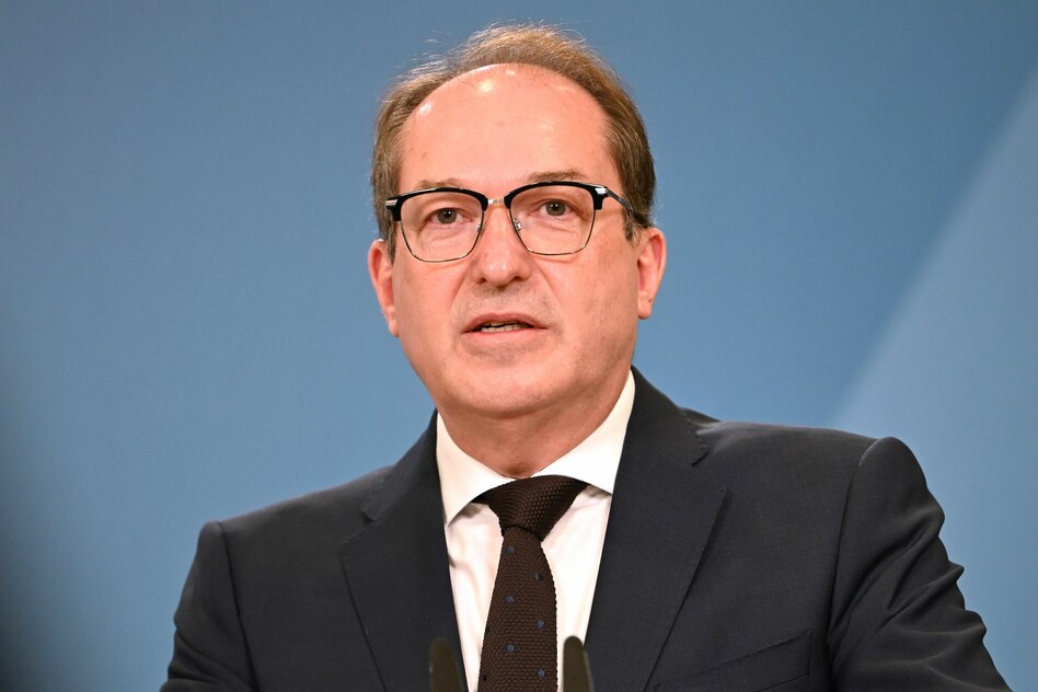 Bundesinnenminister Dobrindt: „Türöffner der Taliban“