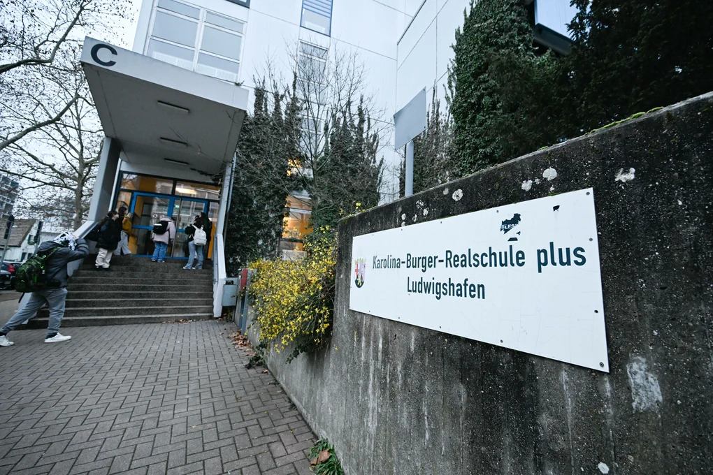 die Karolina-Burger-Realschule