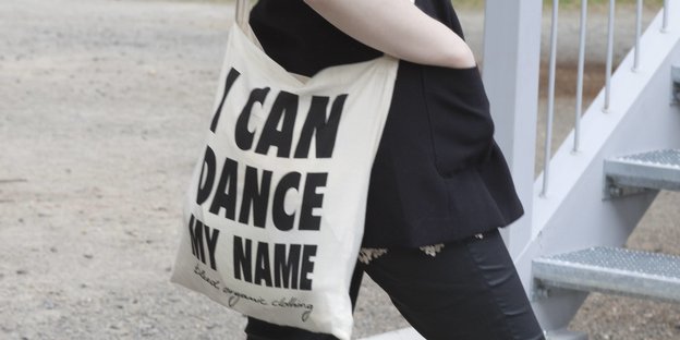 Auf einem Stoffbeutel steht "I can dance my name"
