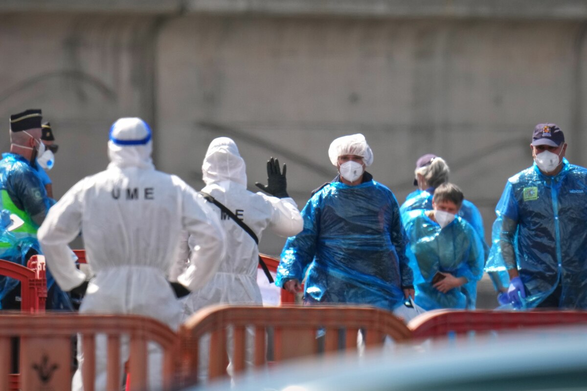 Hantavirus on cruise ship: Evacuation underway