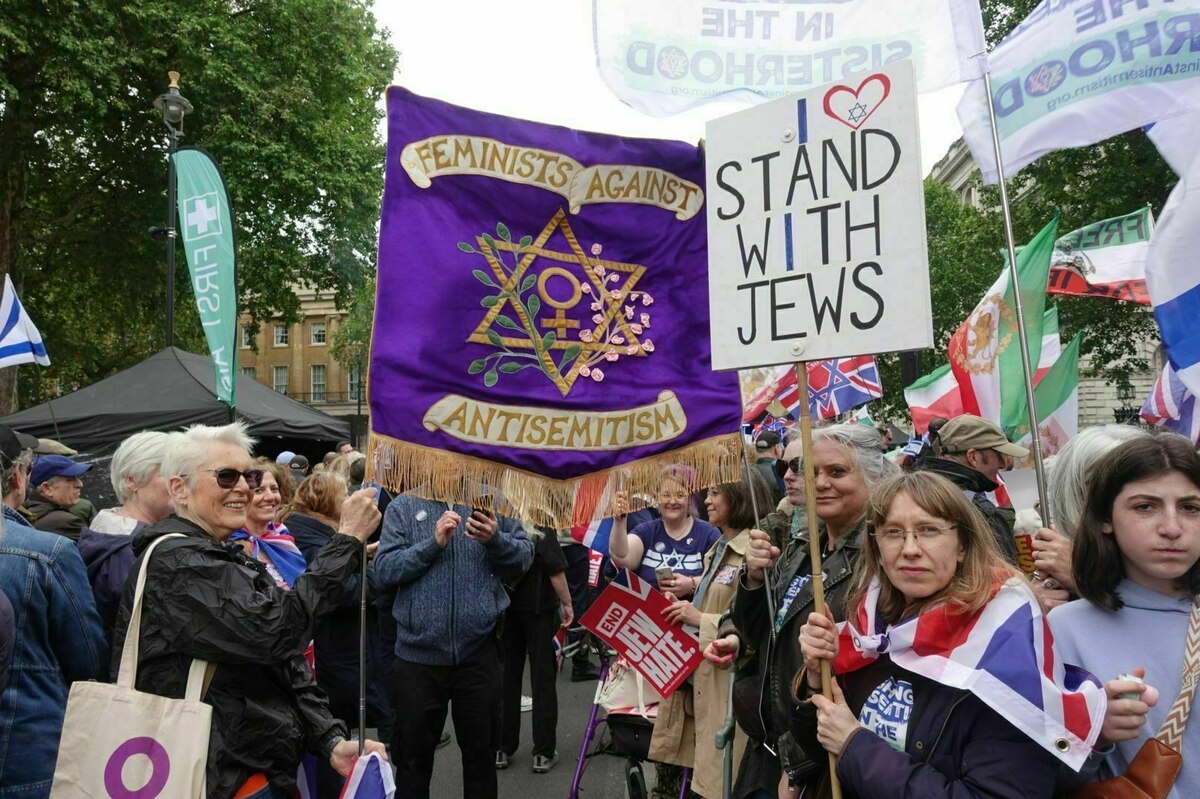 Antisemitismus in Großbritannien: „Ich wurde bespuckt, mir wurde der Hitlergruß gezeigt“