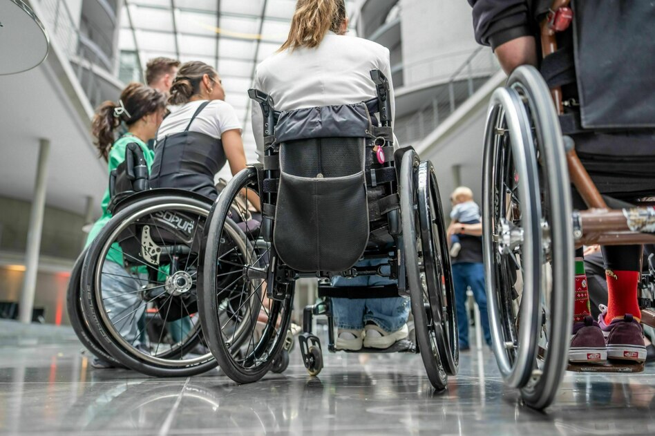 Petitionsübergabe an Bärbel Bas: Immer mehr Unterschriften für echte Teilhabe