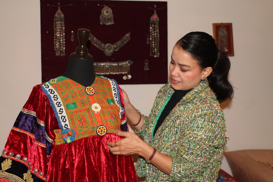Afghanische Designerin Katayon: Die Frau, die mit ihrer Mode den Taliban trotzt