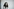 Porträt von Mina Khani - sie hat lange dunkle Haare und trägt eine Jacke in Schlangenlederoptik