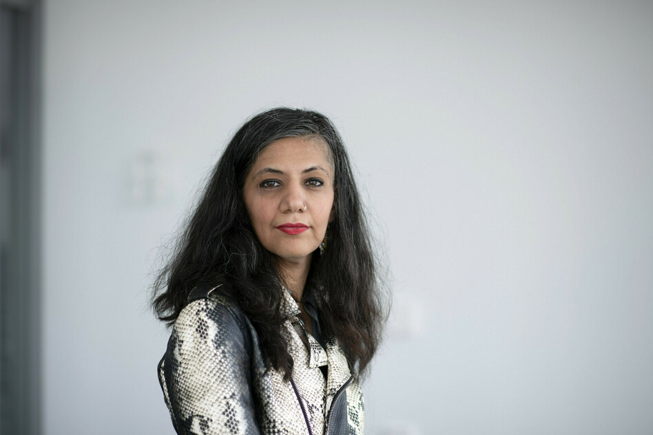 Angst, Isolation, beobachtet werden: Wie der Iran Exil­jour­na­lis­t*in­nen angreift