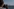 Jemand fotografiert eine Windanlage im Meer