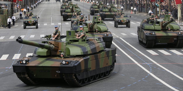 Panzer auf einer Straße