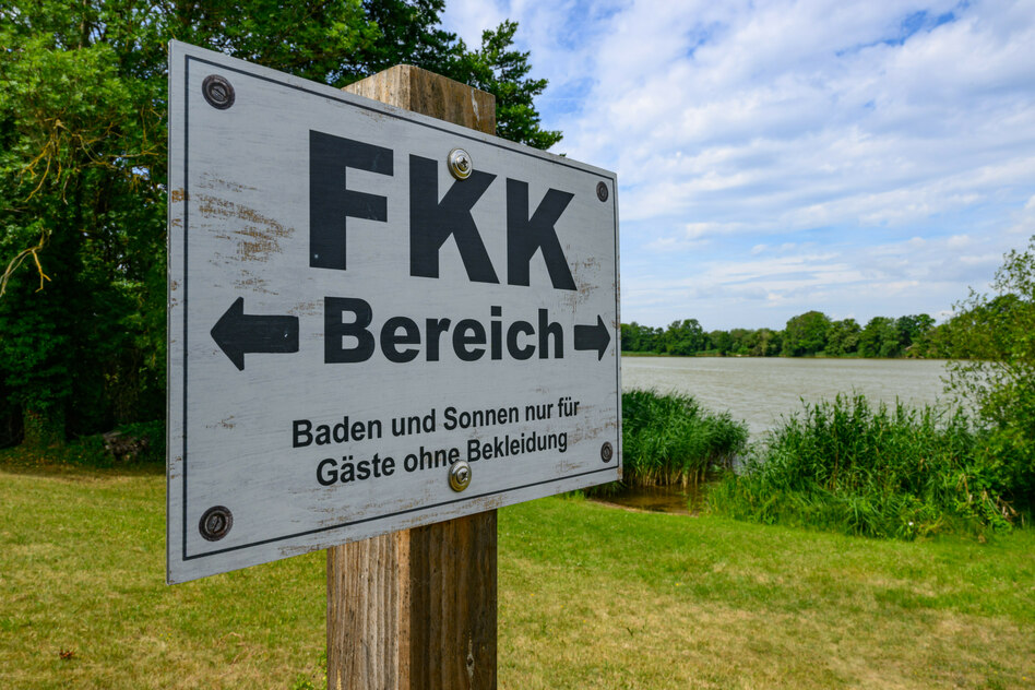 Nacktheit als politische Frage: Meine Haut, an der Sand klebt
