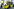 Klimaaktivist:innen mit gelben Transparenten "Climate protest is not a crime" vor dem Westminster Magistrates' Court