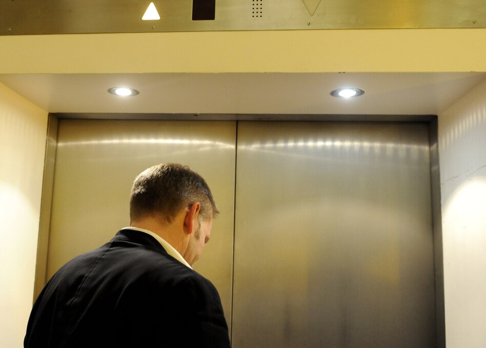 Die Wahrheit: Männer im Lift