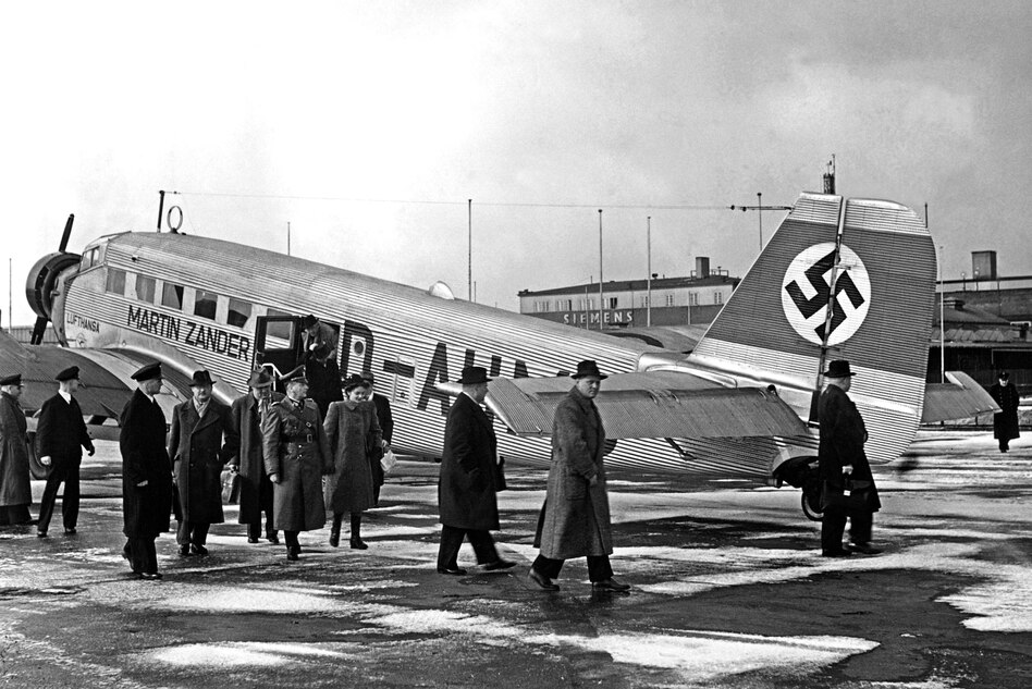 Geschichte der Lufthansa in Berlin: Der Kranich im Schatten