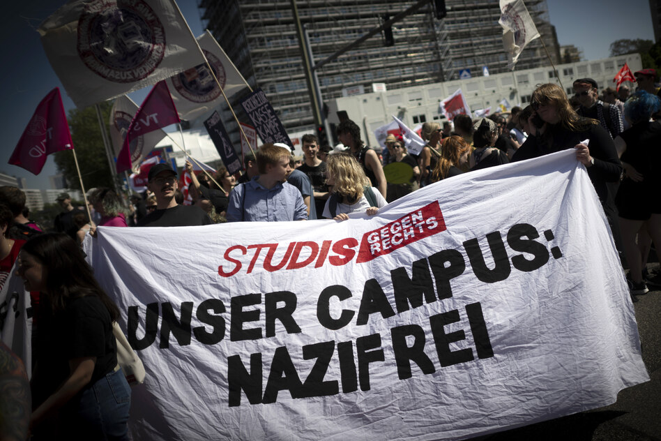 570 For­sche­r*in­nen gegen Rechtsruck: Hoch die interdisziplinäre Solidarität!