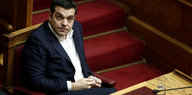 Alexis Tsipras schaut in die Kamera