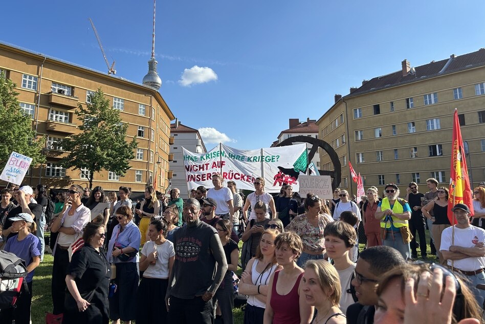 Demo gegen Sozialabbau: Ärger über Kanzler und Kürzungen