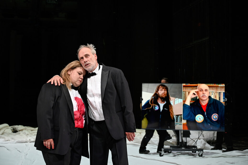 Berliner Premiere von „Polaris“: In der Arktis dehnt sich di