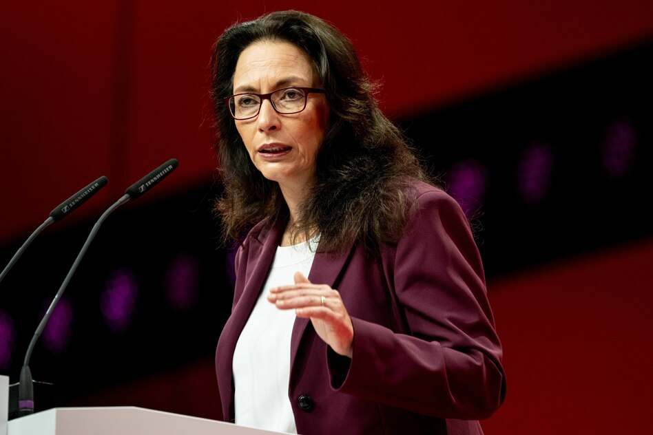 Altersvorsorge in der Krise: Gewerkschaftsbund fordert Betri