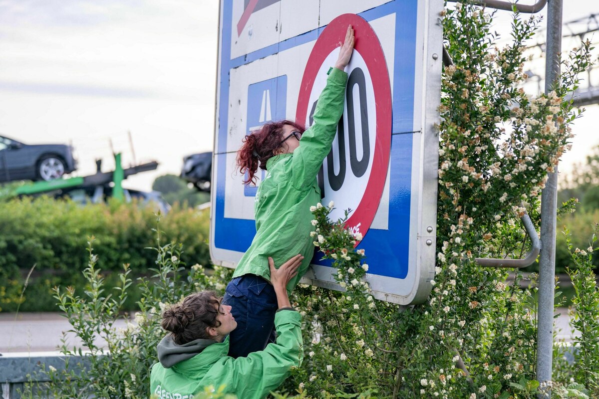 Tempolimit-Aktion von Greenpeace: Dann machen sie es eben selbst