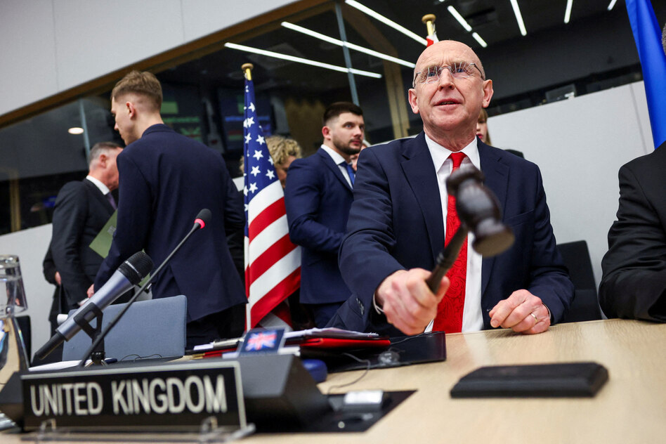 Regierungskrise in London: Britischer Verteidigungsminister tritt zurück