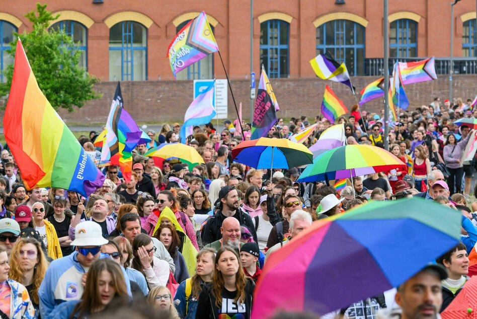 Queere Sichtbarkeit im Pride Month: Jeder CSD ist auch eine Demonstration