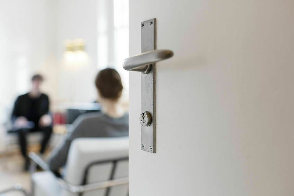 Kürzungen im Gesundheitswesen: Noch länger warten auf die Psychotherapie?