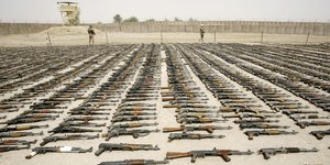 Sichergestellte Waffen in Bagdad.
