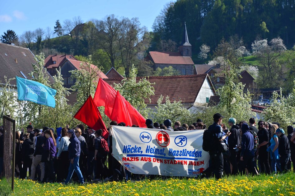 Antifaschistische Landpartie: Wenn die Kleinstadthütte brennt