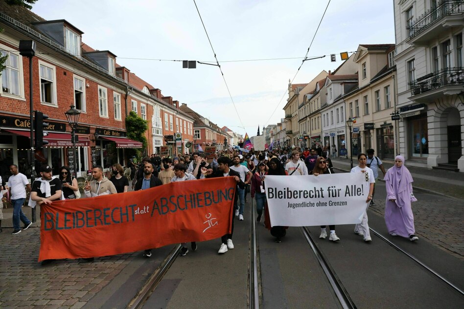 In­nen­mi­nis­te­rkonferenz: „Bitte inhaftieren Sie keine Kinder“