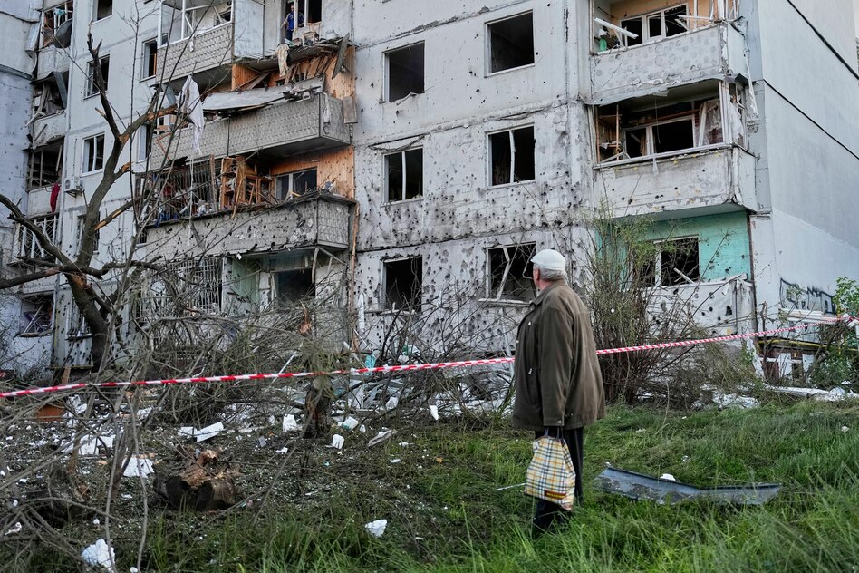 Zerbombte Häuser in der Ukraine: Wenn der Wiederaufbau auf sich warten lässt