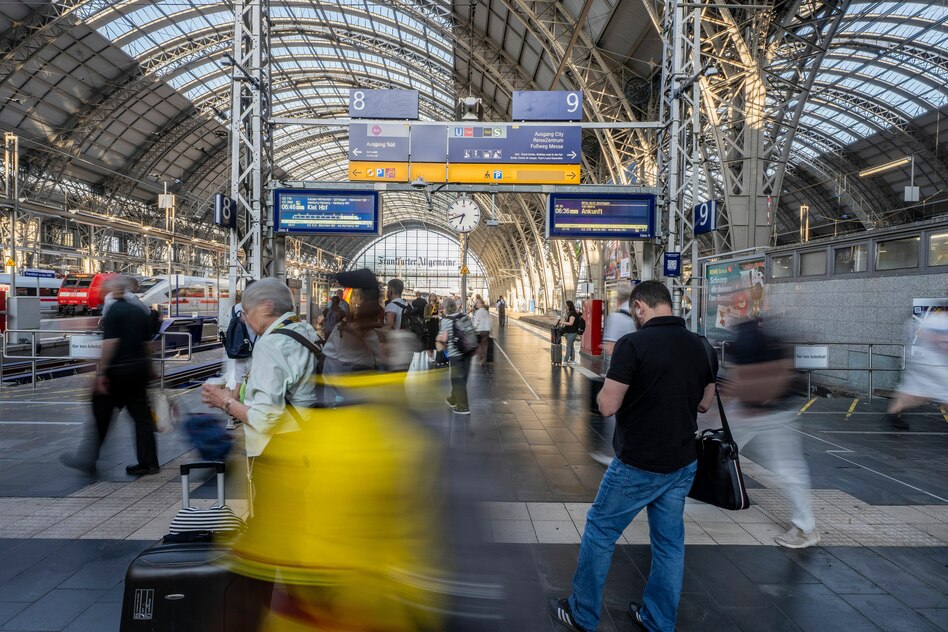 Bundesweite Störung bei der Bahn: Langsames Anfahren nach zwei Stunden Totalausfall