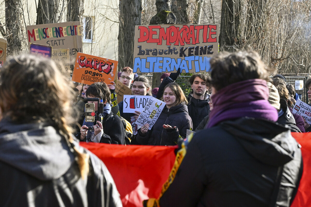 Wahlveranstaltungen in Schulen: Soll die AfD bei Diskussionen in Schulen mitdiskutieren?