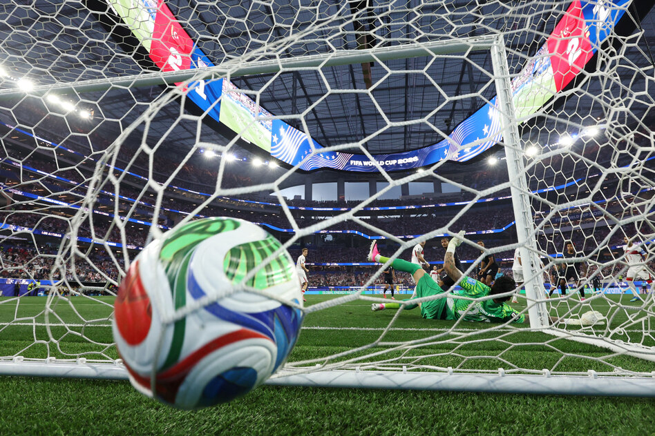 Fußball-WM 2026: Außen rührende Bilder, innen brutale Politik