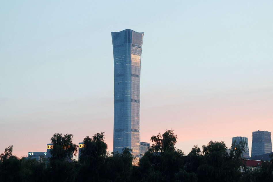 Flugzeug crasht in Hochhaus in Peking: Was bisher bekannt ist