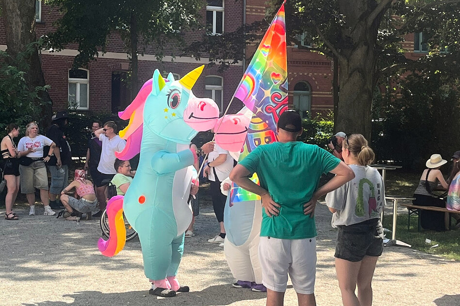 CSD in Sachsen-Anhalt: Wo Queers ständig im Feuer stehen