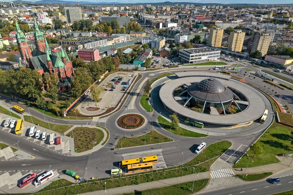 1.609 Tage Krieg in der Ukraine: 15 polnische Autobusse und die Banderastraße