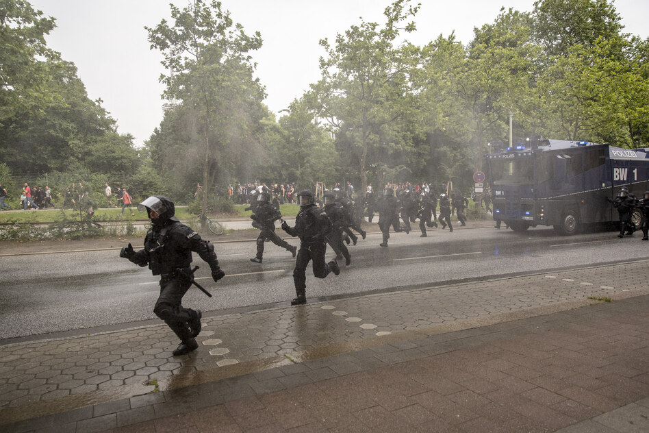 Polizisten wegen G20-Gipfel vor Gericht: Fünf Scheine für Polizeigewalt