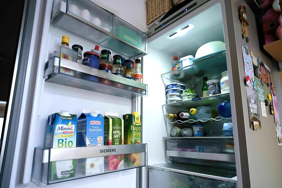 Moderne Elektrogeräte: Kreuze Kühlschrank mit Ventilator