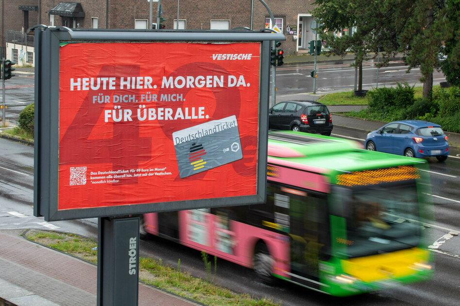 Kritik an CDU-Vorschlag: Zwangsweises Deutschlandticket für einkommensarme Menschen