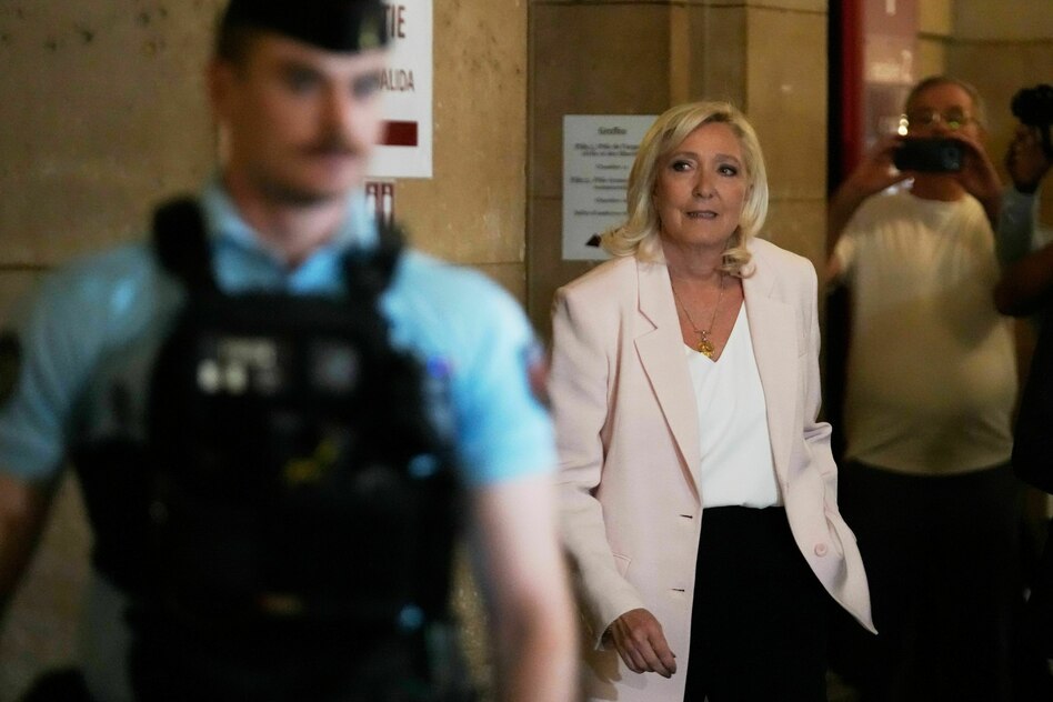 Vor Präsidentschaftswahl in Frankreich: Le Pen zum Tragen einer Fußfessel verurteilt