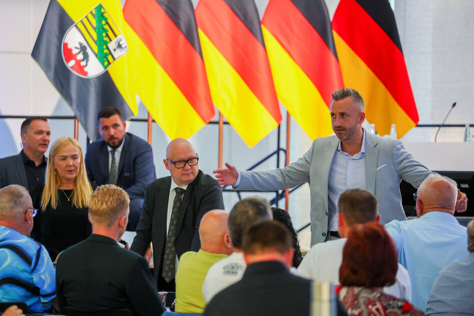 Rechtsextreme im Wahlkampf: AfD-Landesparteitag beschließt Machtübernahme im September
