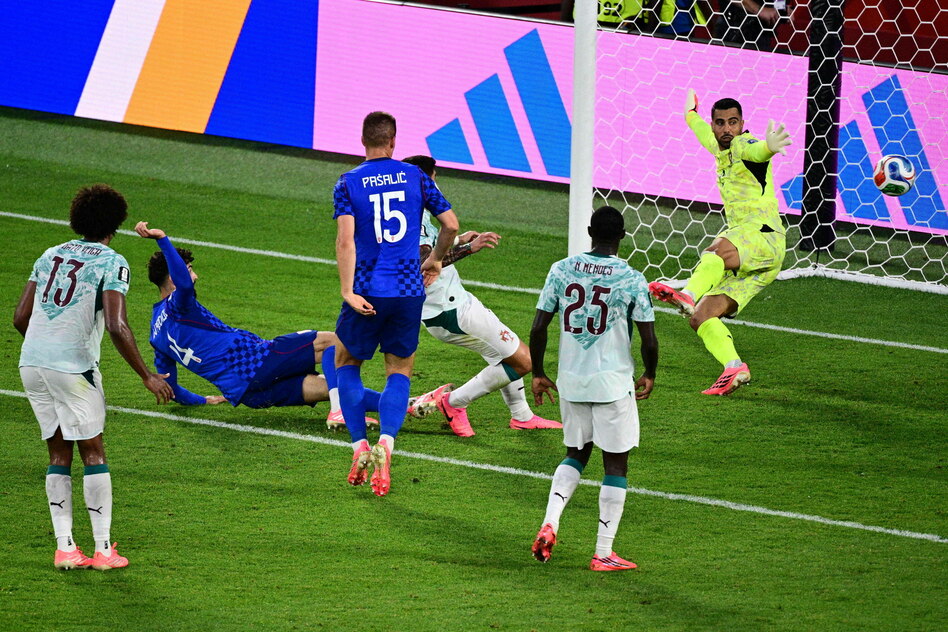 Videobeweis im Profifußball: Es geht auch einfach