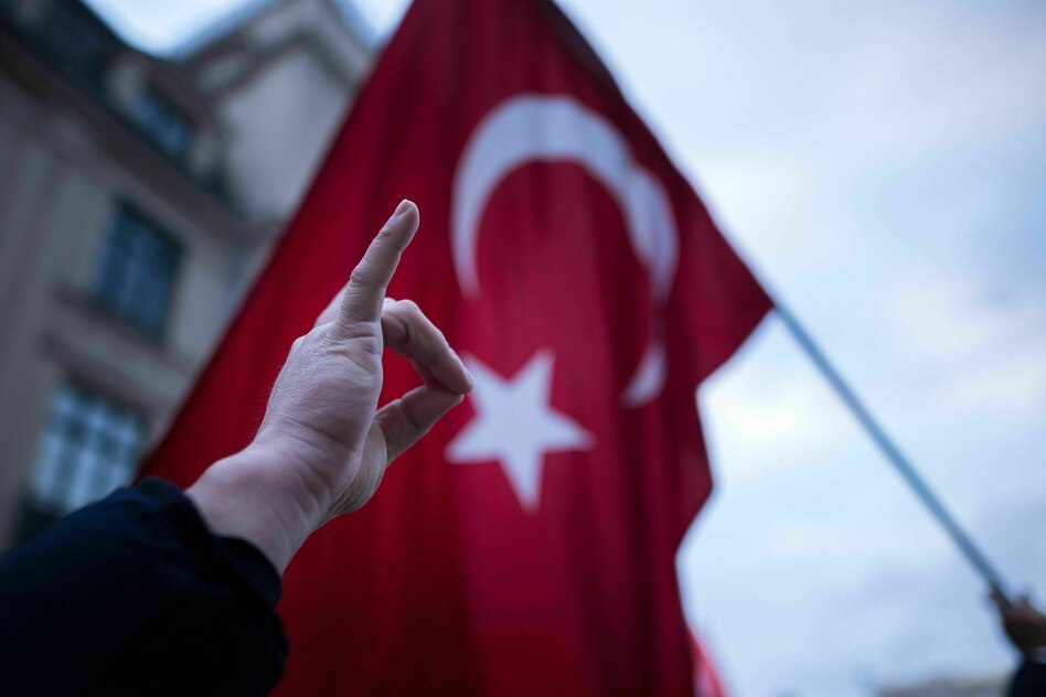 Türkische Nationalisten „Graue Wölfe“: Wo Rechtsextremismus und Fundamentalismus verschmelzen