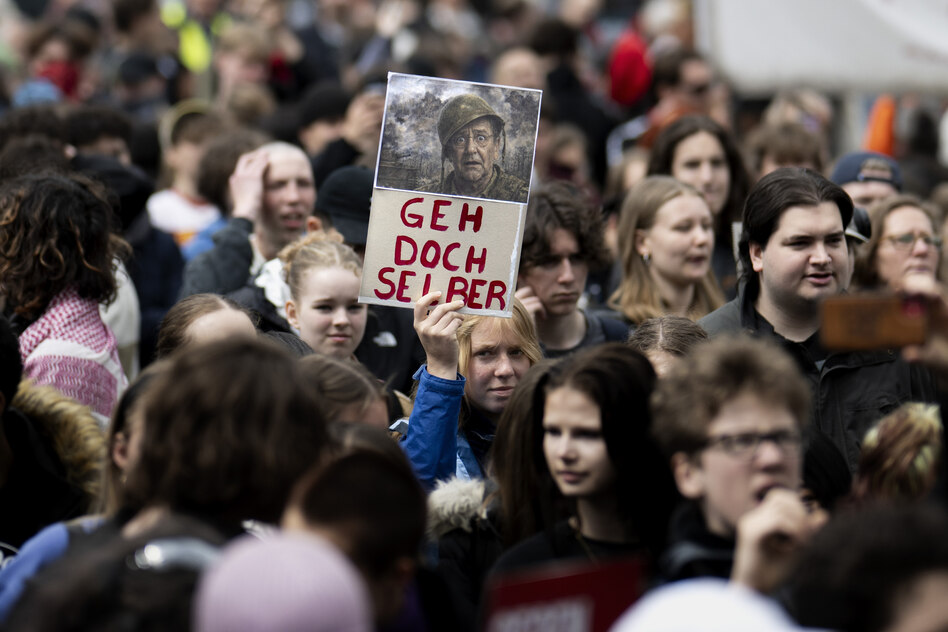 Nach neuem Wehrdienstgesetz: Zahl der Kriegsdienstverweigerer geht steil nach oben