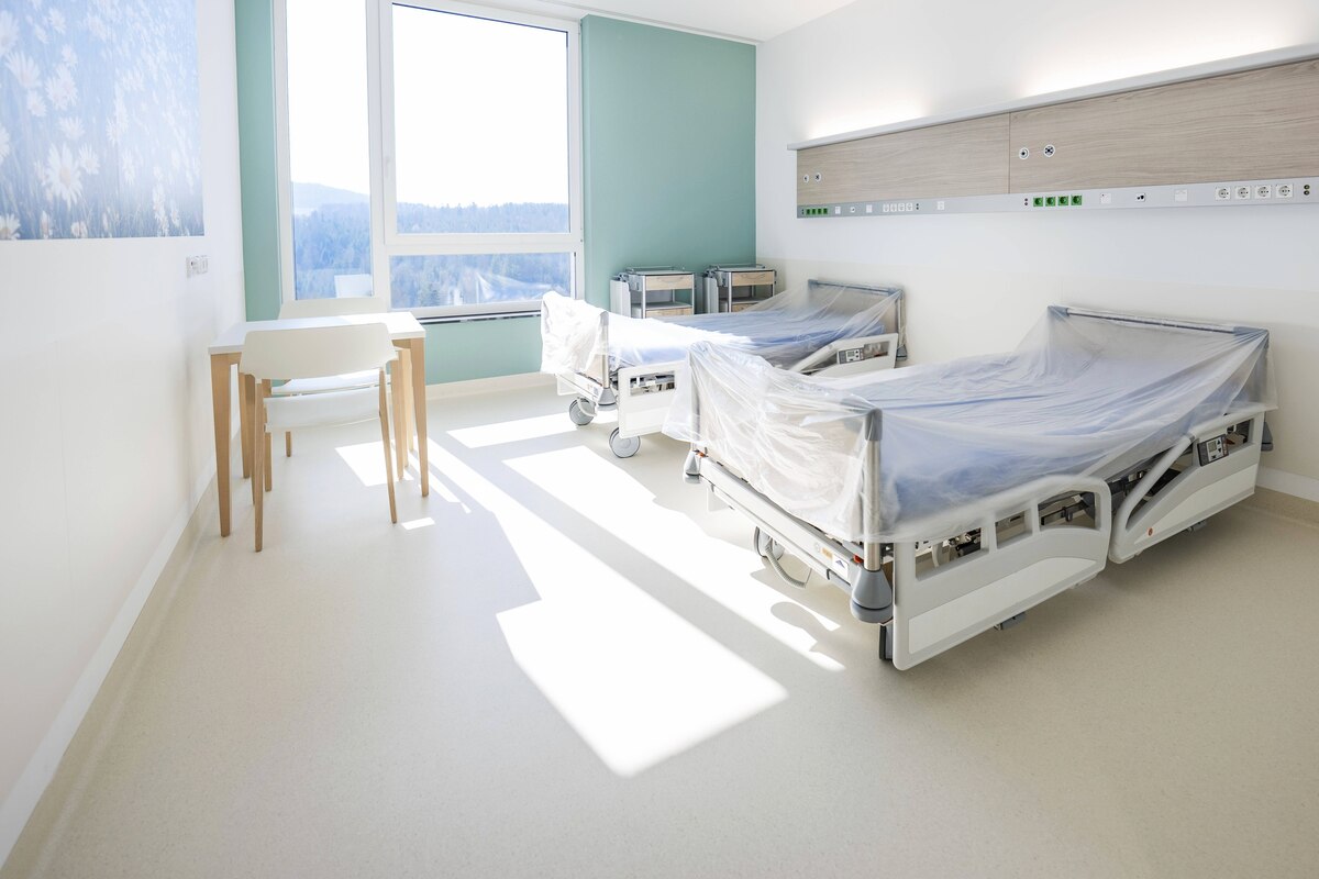Kliniken-im-Klimawandel-Es-krankt-am-Hitzeschutz