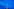 Ein Mann in Anzug steht vor einer blauen Leinwand