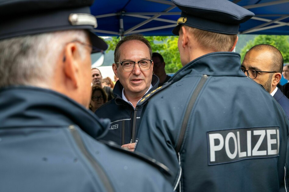 Dobrindts Geheimdienstpläne: Raunende Terrorwarnungen
