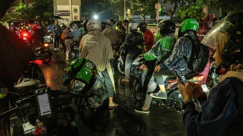 Rollertaxi-Fahrer in Indonesien: Die grüne Macht